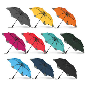 Le parapluie BLUNT Metro est compact, pratique, pliable et parfaitement dimensionné , branches de 55 cm est conçue pour résister à des vents allant jusqu'à 88 km/h.